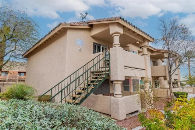 MLS: 2556289 Condo For Sale