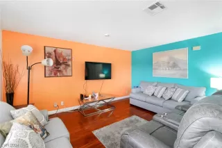 Photo #3: 2556289 Listing