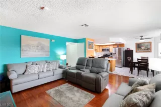 Photo #4: 2556289 Listing