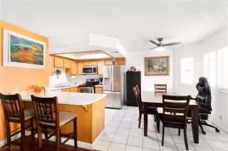 Photo #5: 2556289 Listing