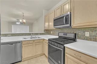 Photo #5: 2556304 Listing