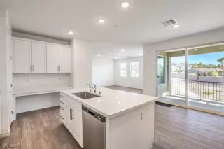 Photo #2: 2556326 Listing 