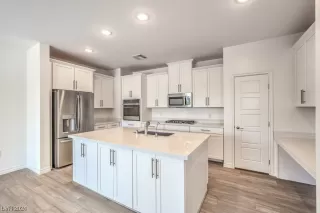 Photo #5: 2556326 Listing 
