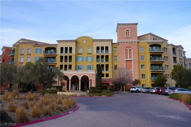 MLS: 2556328 Condo For Sale