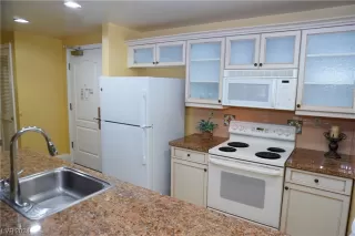 Photo #3: 2556328 Listing