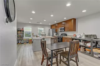 Photo #2: 2556339 Listing