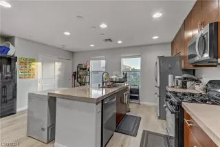 Photo #4: 2556339 Listing