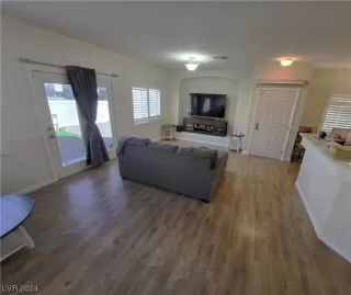 Photo #3: 2556341 Listing 