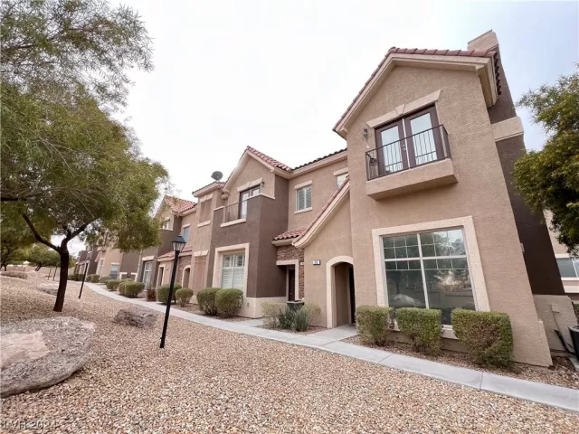 MLS: 2556380 Condo For Sale