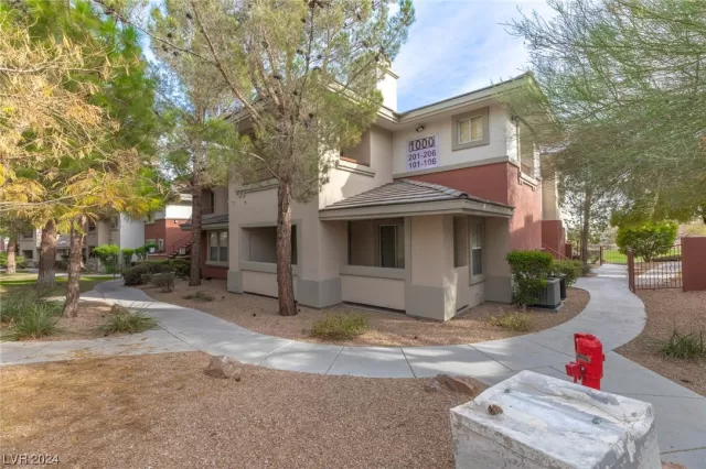 MLS: 2556387 Condo For Sale