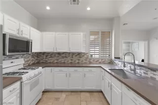 Photo #3: 2556387 Listing 