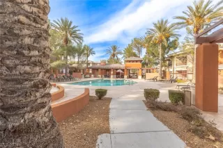 Photo #5: 2556387 Listing 