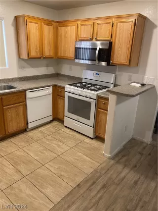 Photo #3: 2556398 Listing 