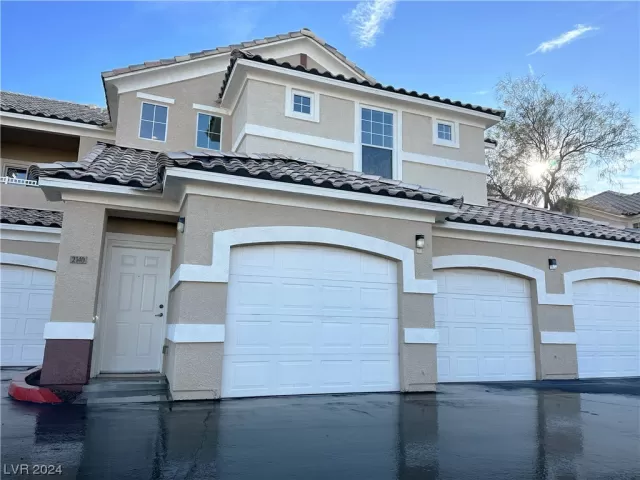 MLS: 2556406 Condo For Sale