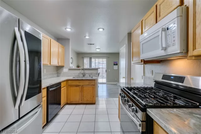 MLS: 2556423 Condo For Sale