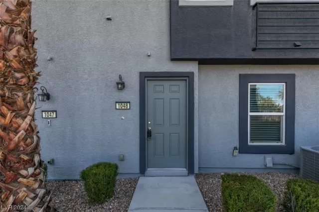 MLS: 2556424 Condo For Sale