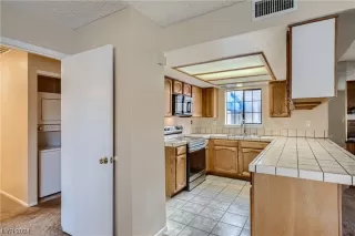 Photo #5: 2556476 Listing