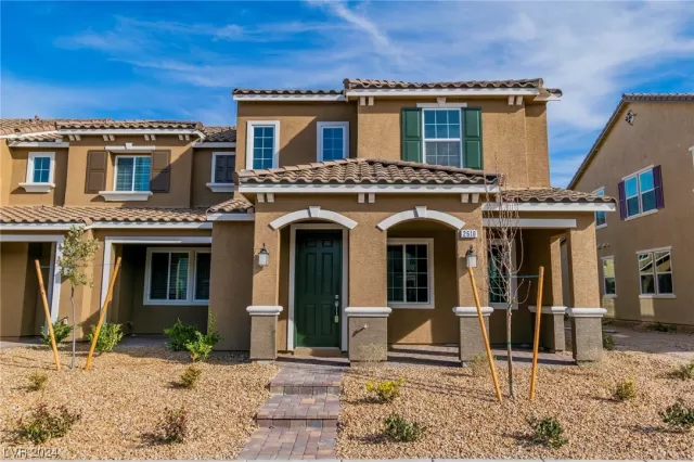 MLS: 2556477 Condo For Sale