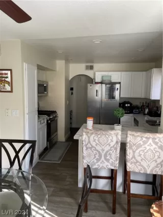 Photo #1: 2556493 Listing