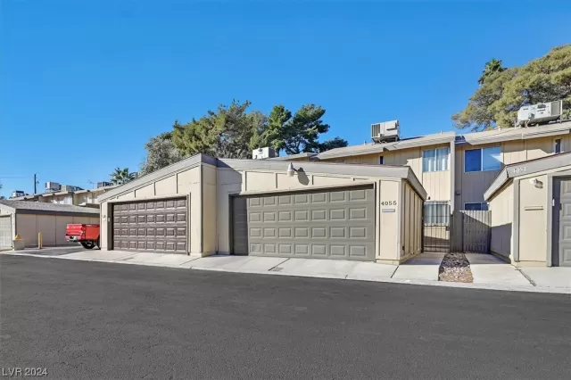 MLS: 2556513 Condo For Sale