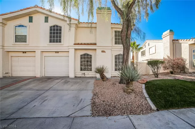 MLS: 2556524 Condo For Sale