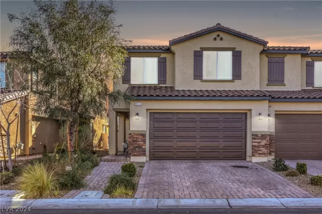 MLS: 2556531 Condo For Sale