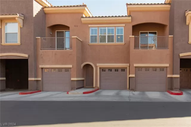 MLS: 2556562 Condo For Sale