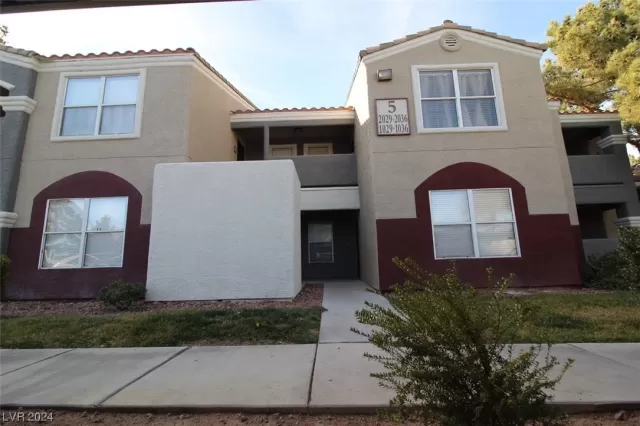 MLS: 2556579 Condo For Sale