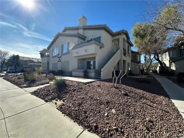 MLS: 2556584 Condo For Sale