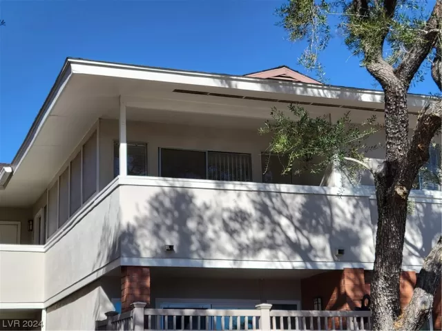 MLS: 2556600 Condo For Sale