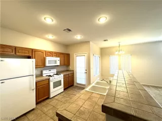 Photo #2: 2556615 Listing