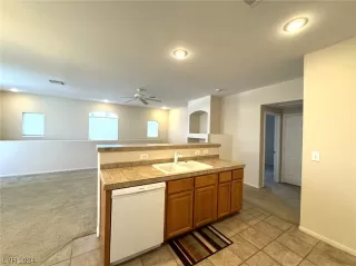 Photo #6: 2556615 Listing