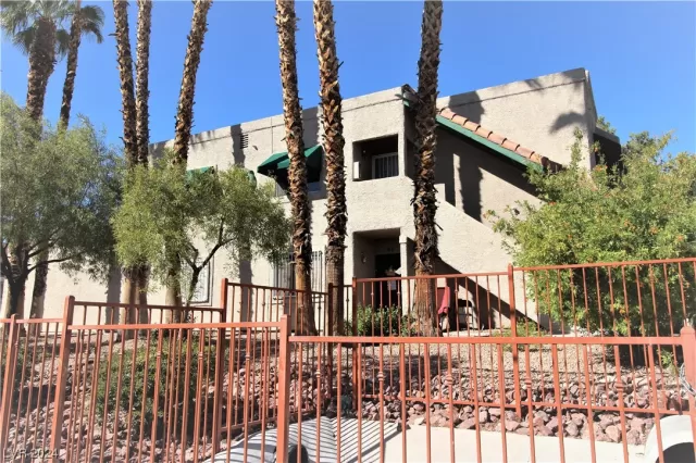 MLS: 2556622 Condo For Sale