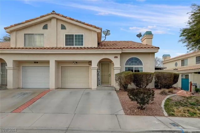 MLS: 2556645 Condo For Sale