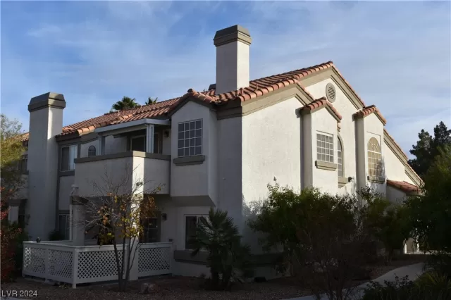 MLS: 2556648 Condo For Sale