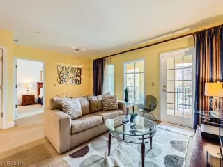 Photo #4: 2556651 Listing