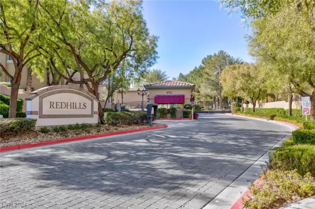 MLS: 2556653 Condo For Sale