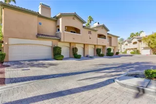 Photo #4: 2556653 Listing