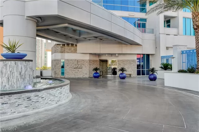 MLS: 2556669 Condo For Sale