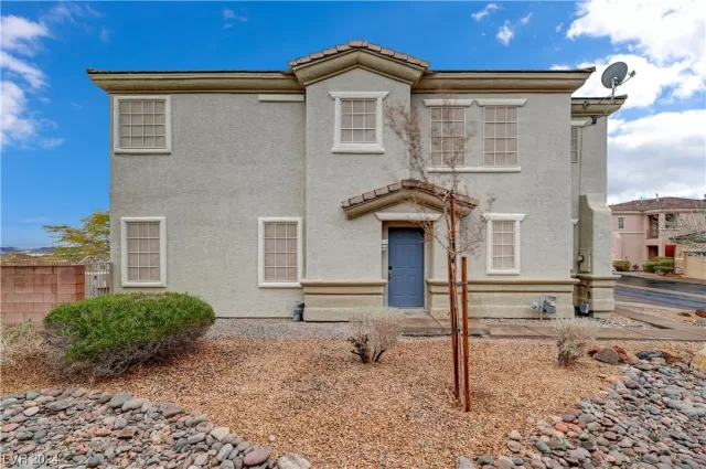 MLS: 2556690 Condo For Sale