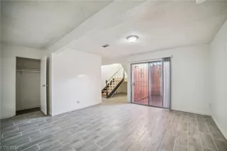 Photo #2: 2556693 Listing 