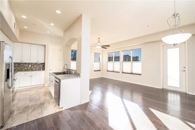 MLS: 2556722 Condo For Sale