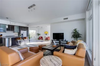 Photo #4: 2556736 Listing