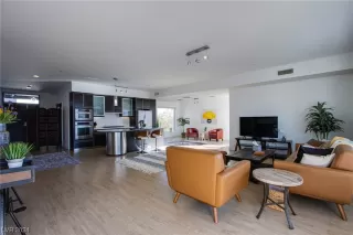 Photo #5: 2556736 Listing