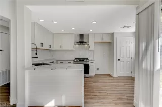 Photo #1: 2556747 Listing