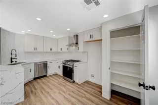 Photo #2: 2556747 Listing