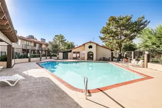 Photo #2: 2556748 Listing 