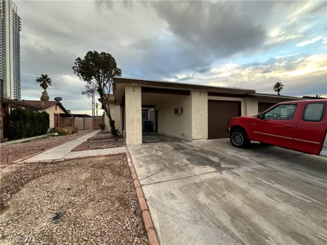 MLS: 2556766 Condo For Sale