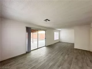 Photo #4: 2556766 Listing