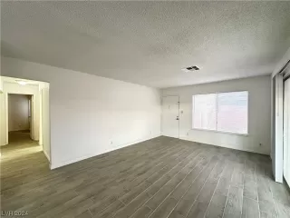 Photo #5: 2556766 Listing